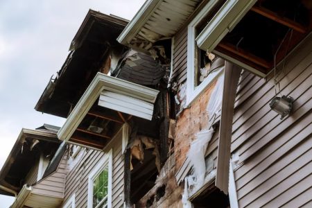 imgi_14_house-after-fire-burned-house-ruined-abandoned-burntout-wooden-house_73110-17633