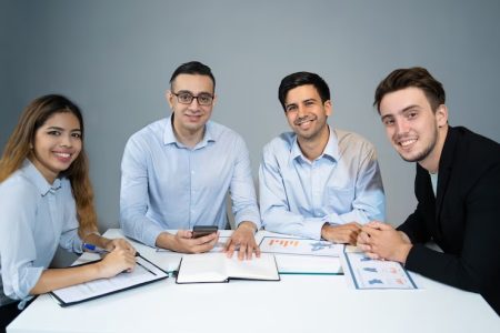 imgi_28_portrait-happy-business-team-sitting-table-smiling_1262-16438